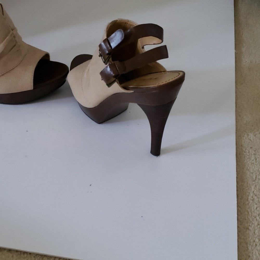 Shoes - Picture 2 of 3